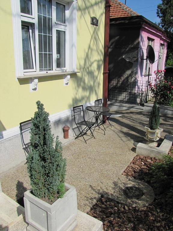 Vila Hedonija Belgrado Buitenkant foto